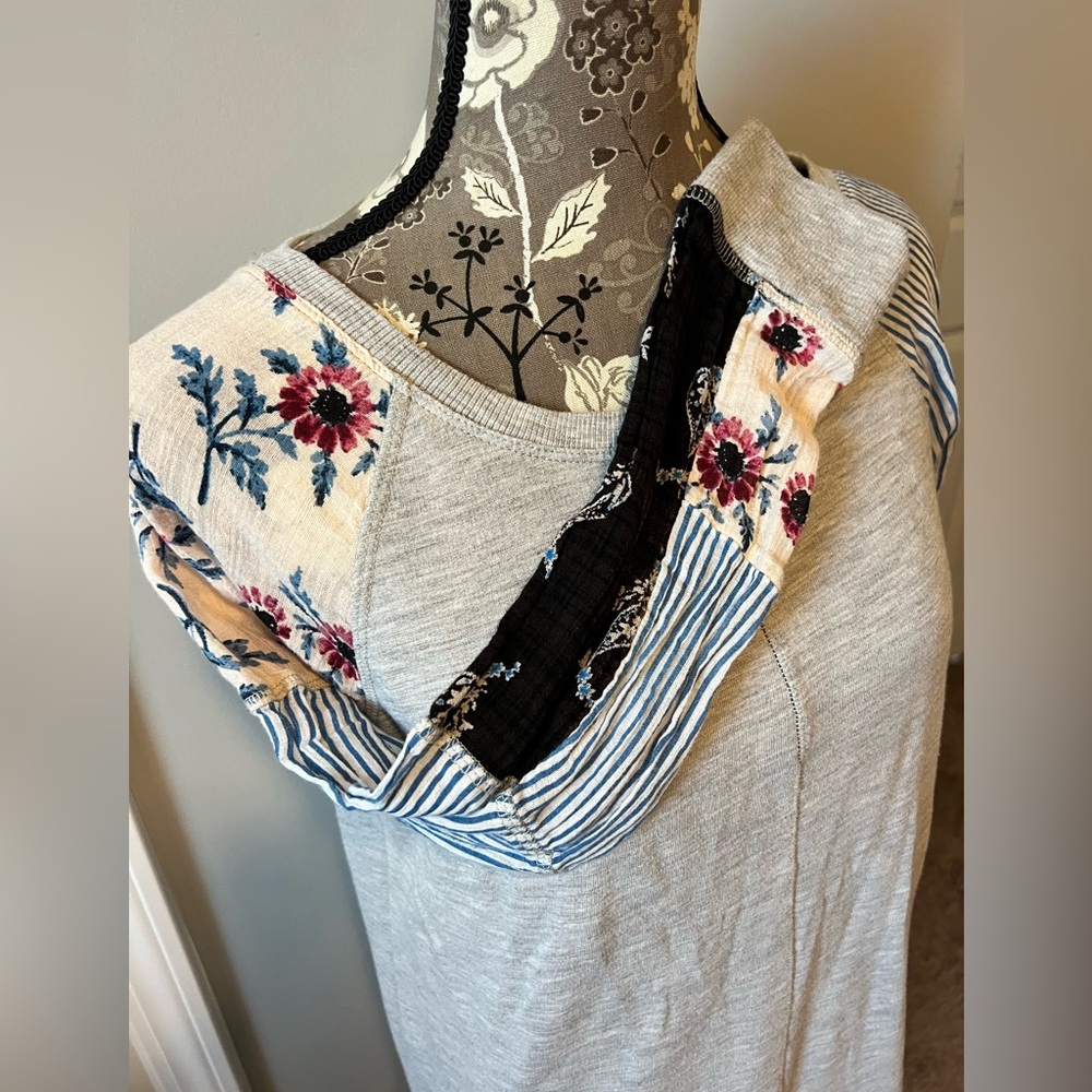 Style & Co. Gray Sweater with Floral Design